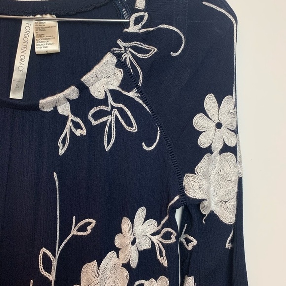 Forgotten Grace Floral Embroidered Peplum Top Sm - Picture 2 of 14